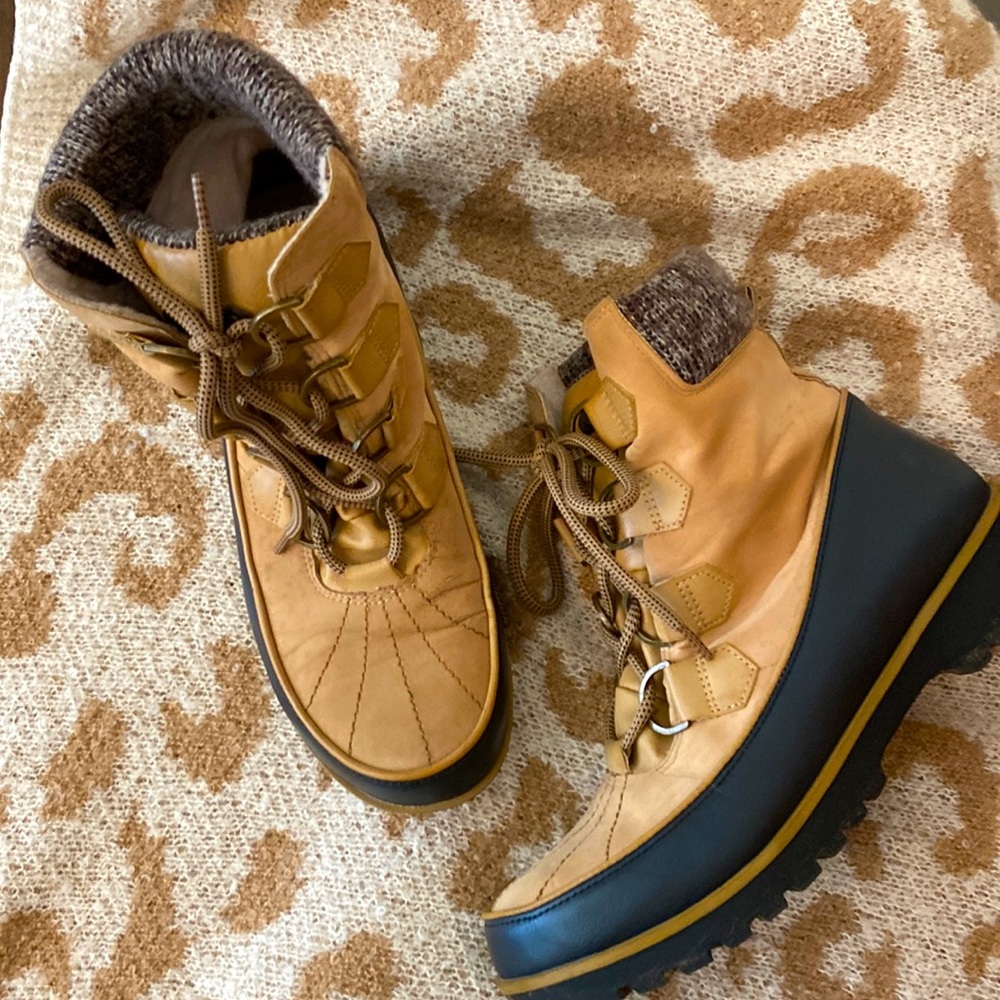 Womens hiker boots